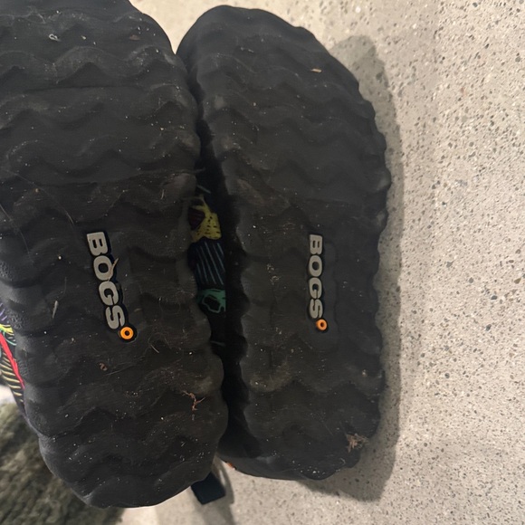 Bogs Black Multicolor Dinosaur Kids Boots - Picture 5 of 5